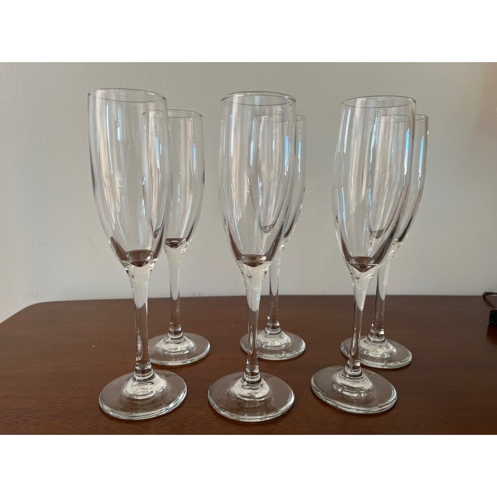 New Champagne Flutes Glasses 8 3/4” Set of 6 ( Second set of 6 available)